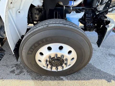 2017 Freightliner M2 106