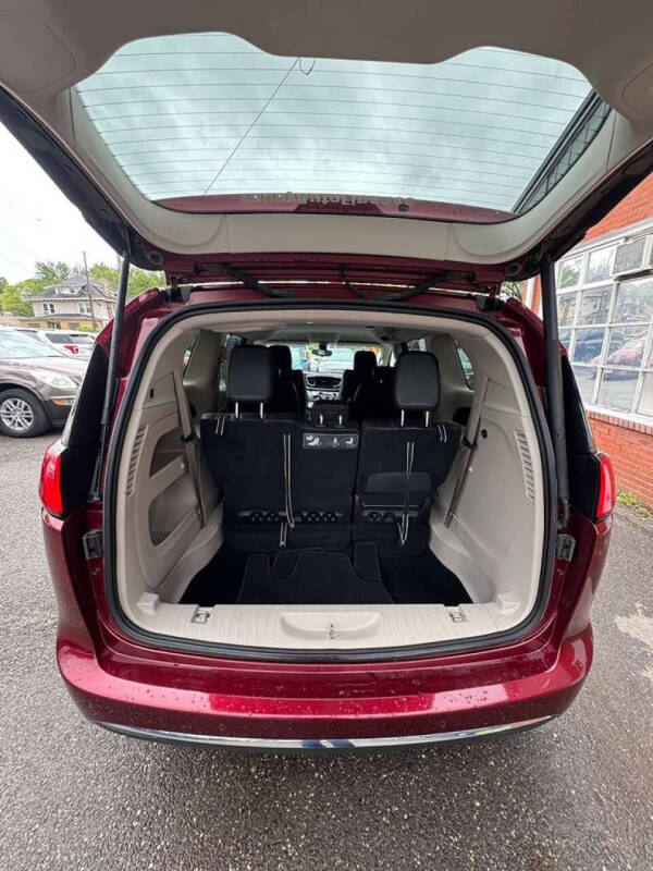 2017 Chrysler Pacifica Touring-L