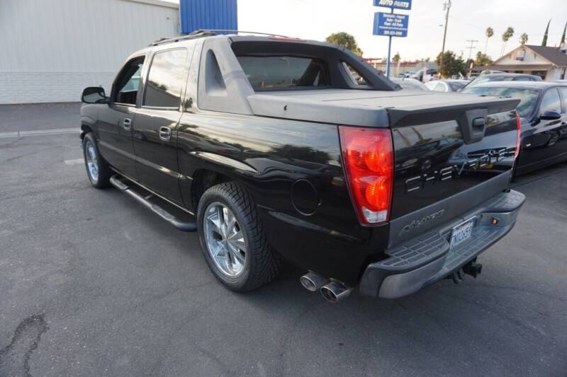 2004 Chevrolet Avalanche for sale at Thomas Auto Sales in Manteca CA