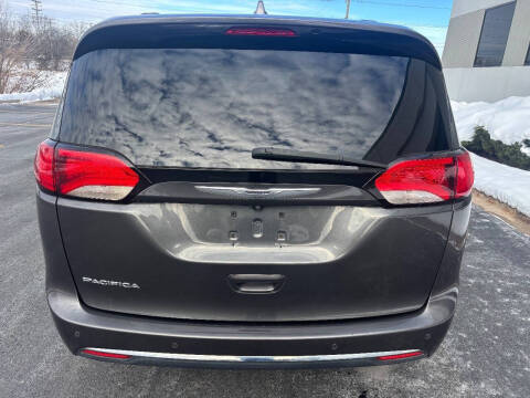 2017 Chrysler Pacifica Touring Plus