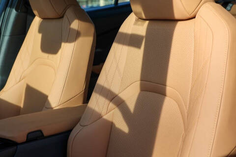 2025 Lexus UX 300h Premium