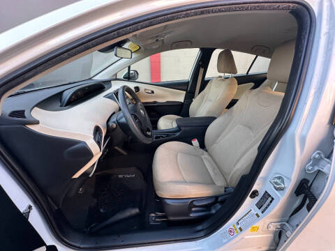 2021 Toyota Prius LE