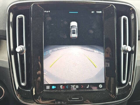 2023 Volvo XC40 B5 Plus Dark Theme