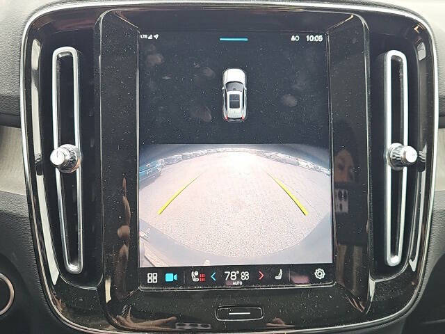 2023 Volvo XC40 B5 Plus Dark Theme