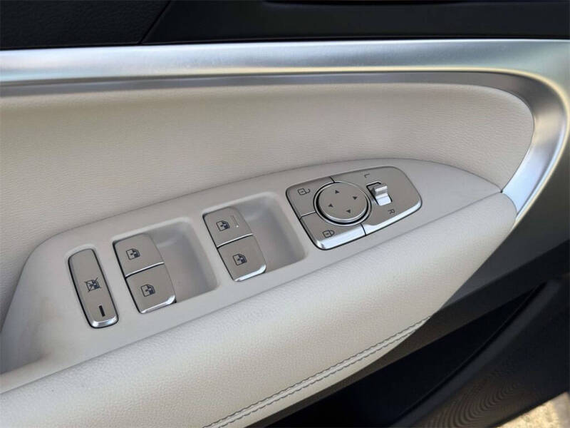 2026 Genesis G70 2.5T Standard