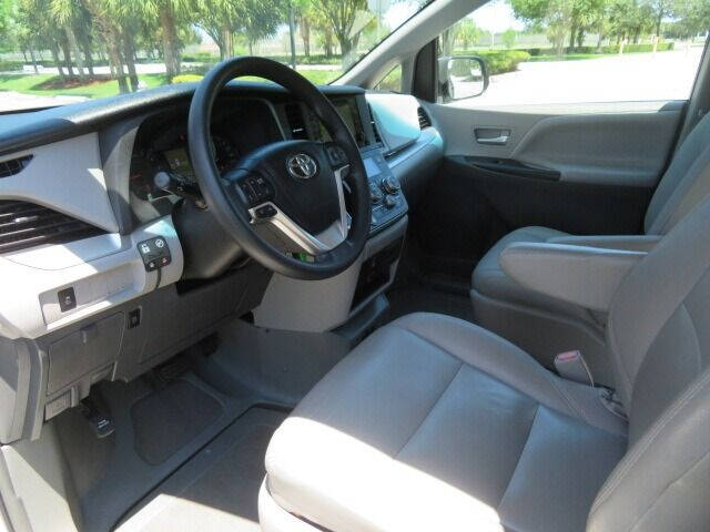 2016 Toyota Sienna LE Mobility 7-Passenger