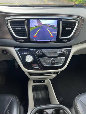 2017 Chrysler Pacifica Touring-L