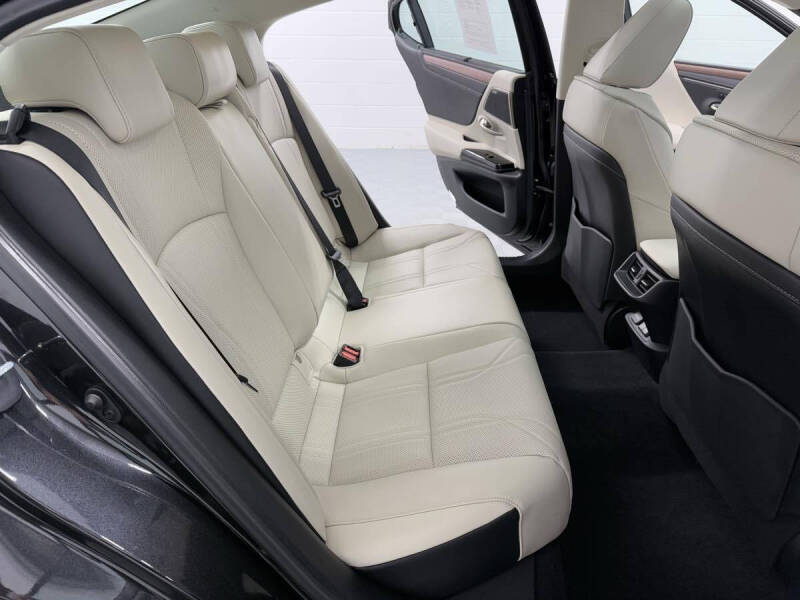 2025 Lexus ES 350 Ultra Luxury