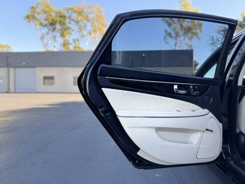 2016 Hyundai Equus Signature