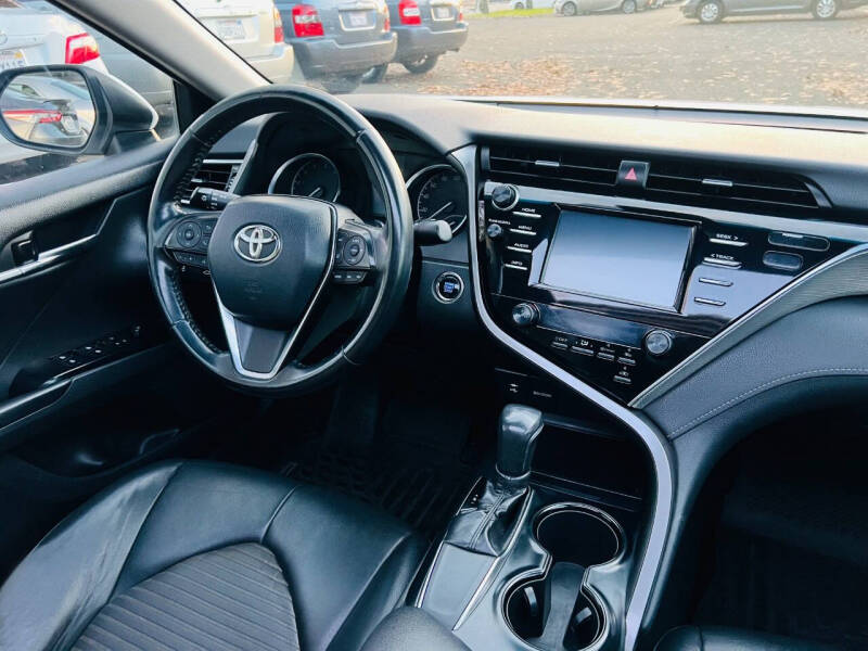 2018 Toyota Camry SE photo 20