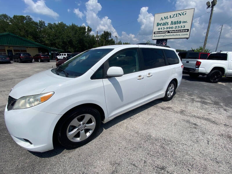 2014 Toyota Sienna null photo 7