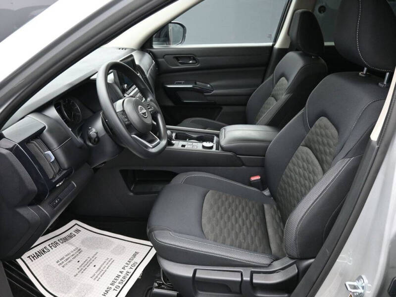 2024 Nissan Pathfinder S