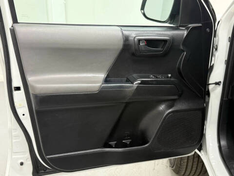 2017 Toyota Tacoma SR