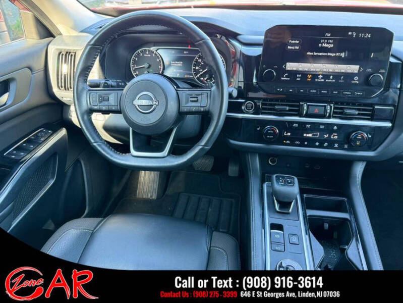 2023 Nissan Pathfinder SL