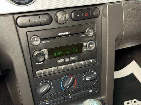 2005 Ford Mustang GT Deluxe