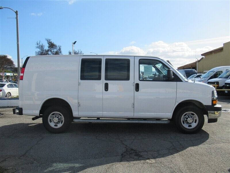 2022 Chevrolet Express 2500
