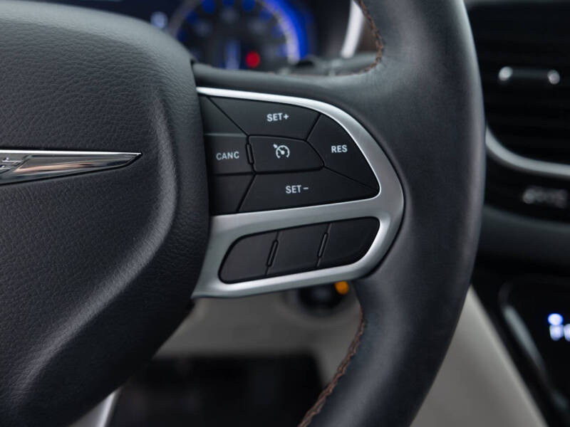 2017 Chrysler Pacifica Touring-L Plus