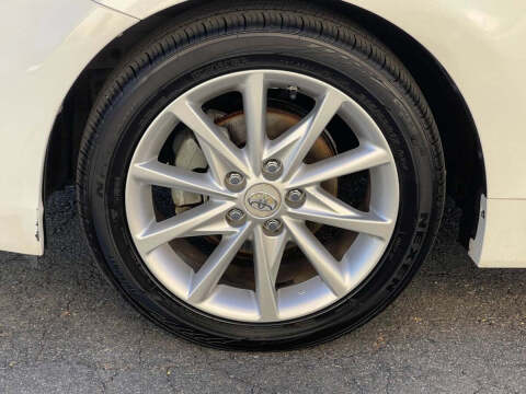 2012 Toyota Prius v Five
