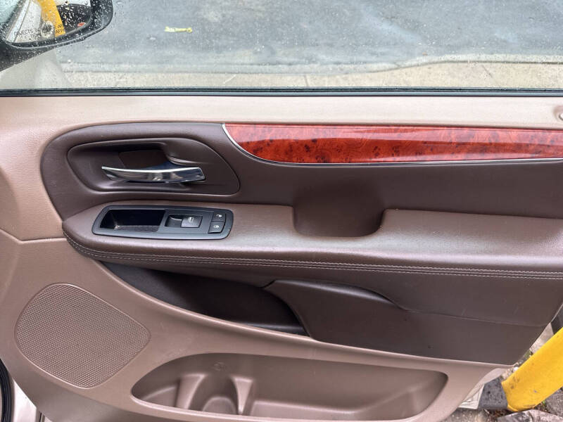 2013 Chrysler Town and Country Touring
