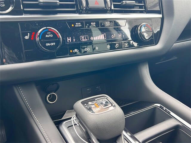 2025 Nissan Pathfinder SV