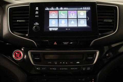 2019 Honda Pilot Touring w/Rear Captain's Chairs