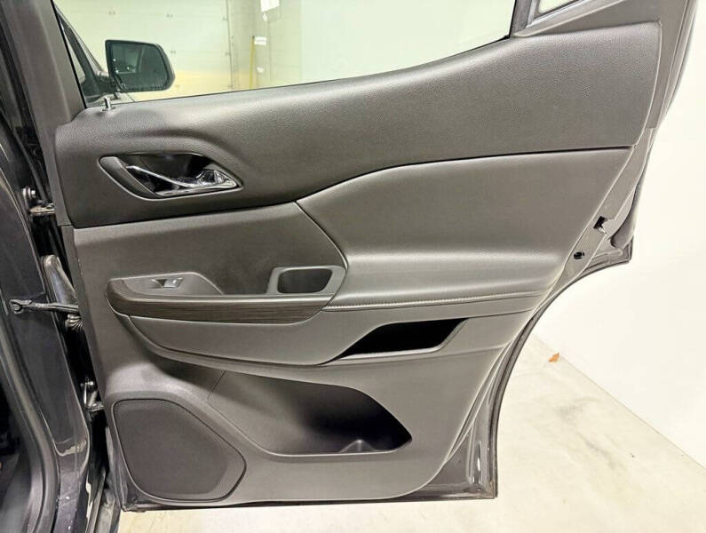 2017 GMC Acadia SLE-2