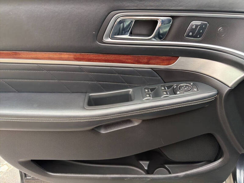 2017 Ford Explorer Platinum