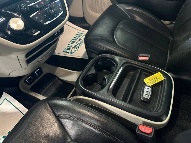 2017 Chrysler Pacifica Touring-L