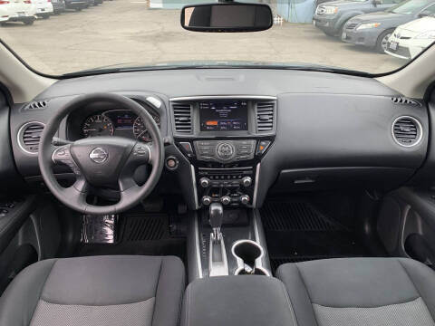 2017 Nissan Pathfinder SV