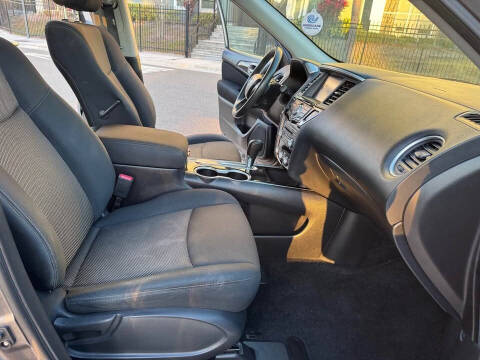 2017 Nissan Pathfinder SV