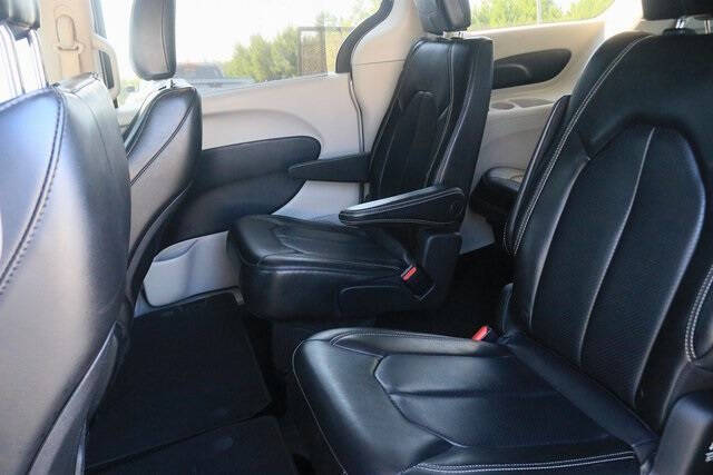 2020 Chrysler Voyager LXi