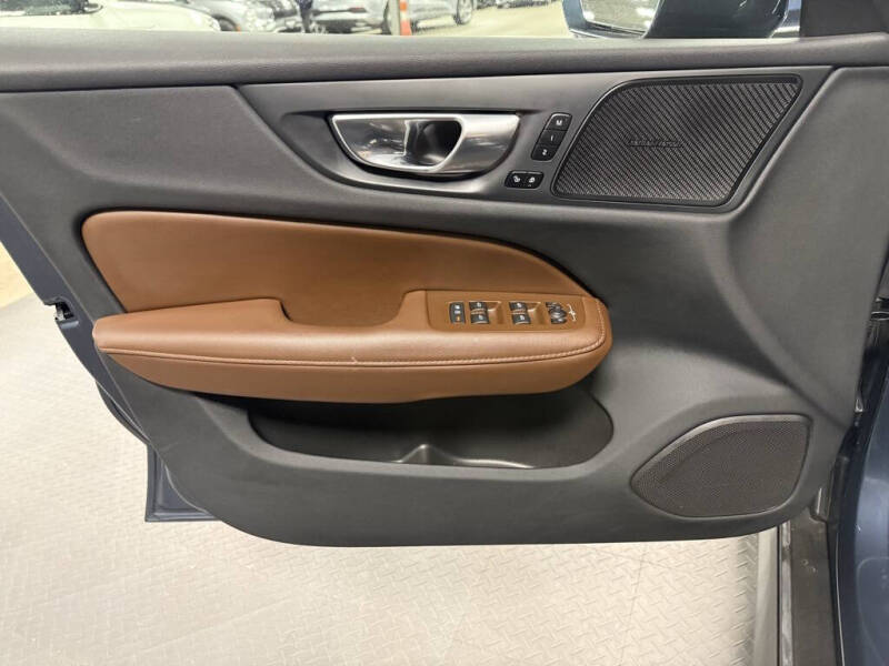 2023 Volvo V60 Cross Country B5 Plus