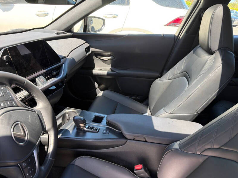 2025 Lexus UX 300h