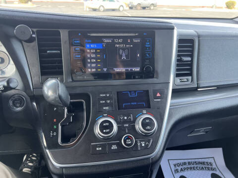 2016 Toyota Sienna SE Premium 8-Passenger