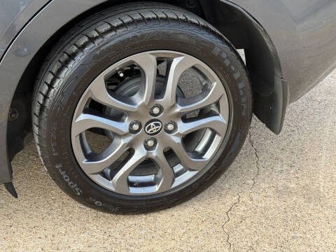 2019 Toyota Yaris LE