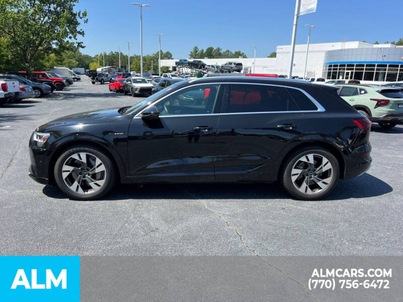 2022 Audi e-tron quattro Premium Plus