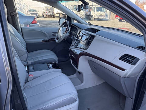 2012 Toyota Sienna