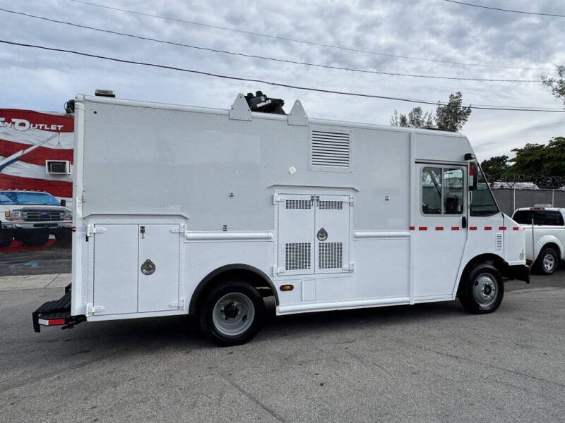 2016 Freightliner MT45 Chassis