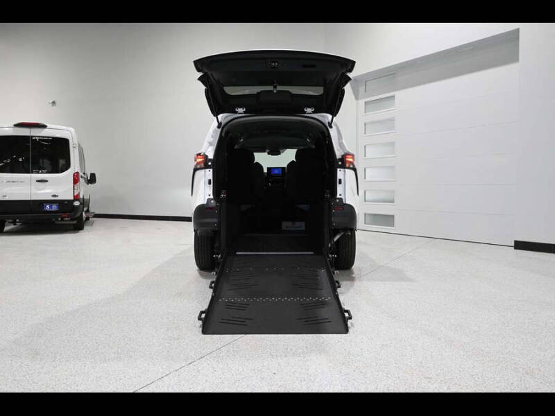 2025 Toyota Sienna LE 8-Passenger