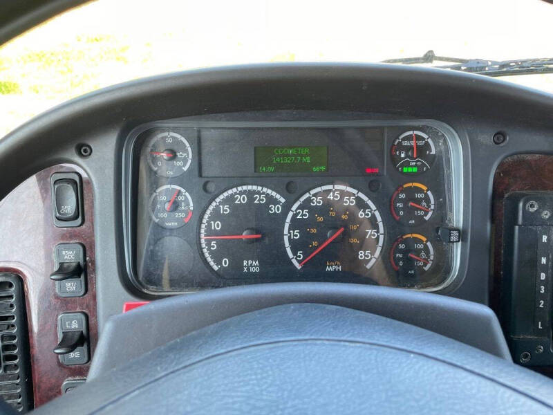 2017 Freightliner M2 106