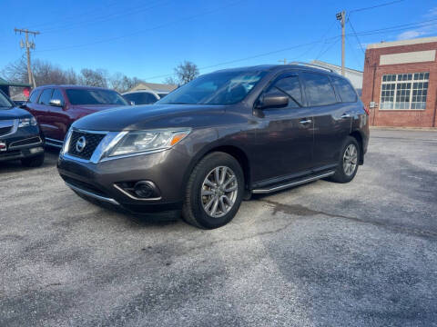 2016 Nissan Pathfinder for sale at BEST BUY AUTO SALES LLC in Ardmore OK