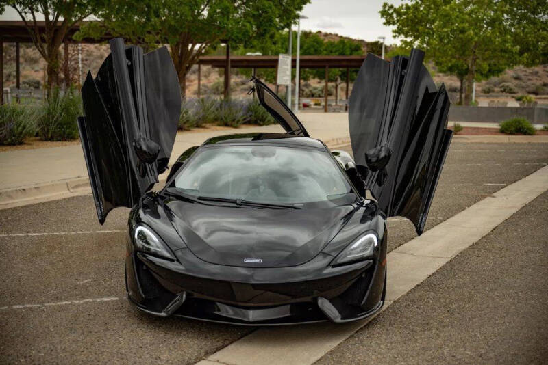 2017 McLaren 570GT