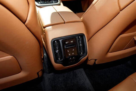 2025 Aston Martin DBX 707