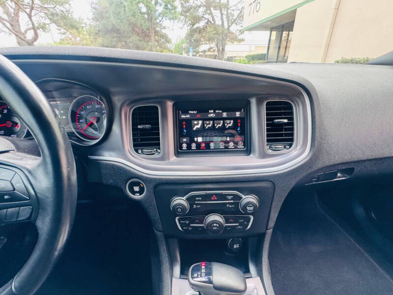2019 Dodge Charger SXT