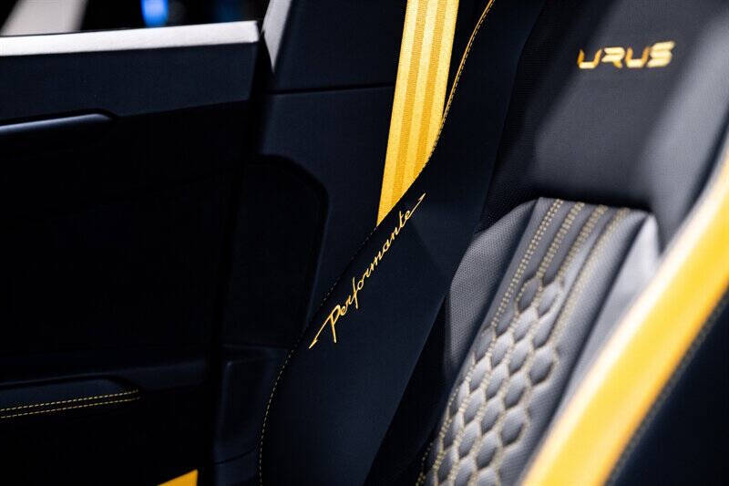 2023 Lamborghini Urus Performante