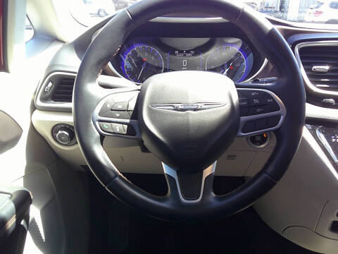 2017 Chrysler Pacifica Touring-L