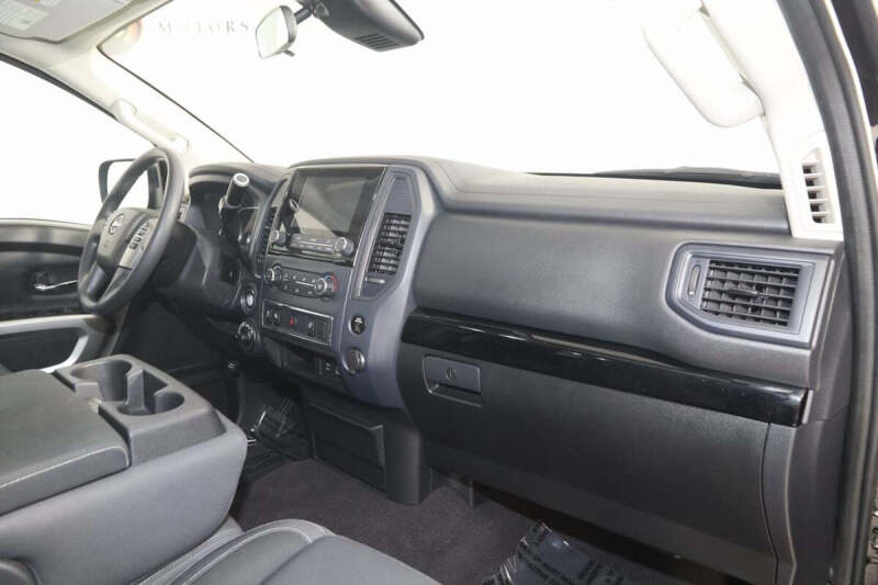 2023 Nissan Titan SV