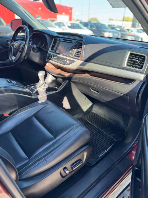 2017 Toyota Highlander SE