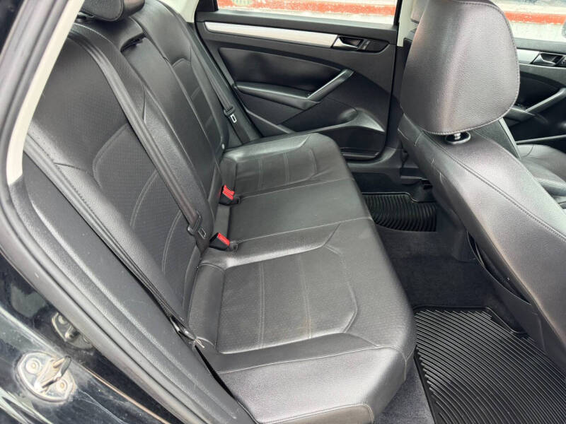 2013 Volkswagen Passat SE