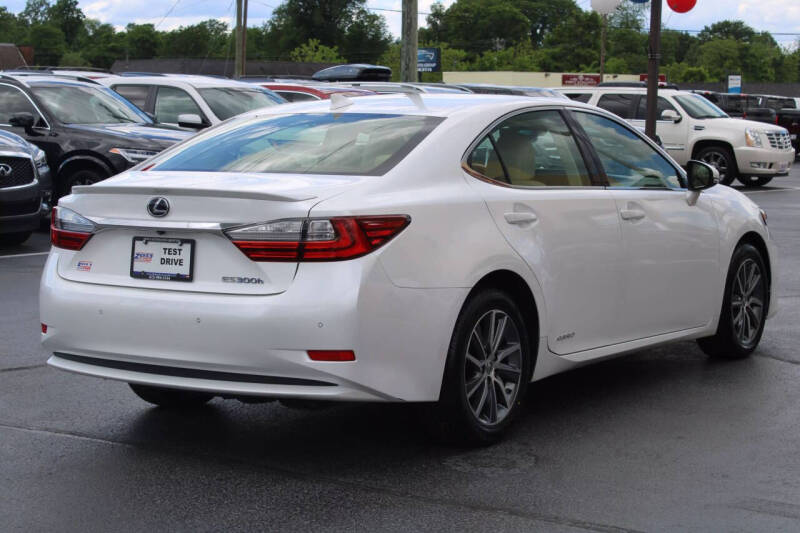 2016 Lexus ES 300h